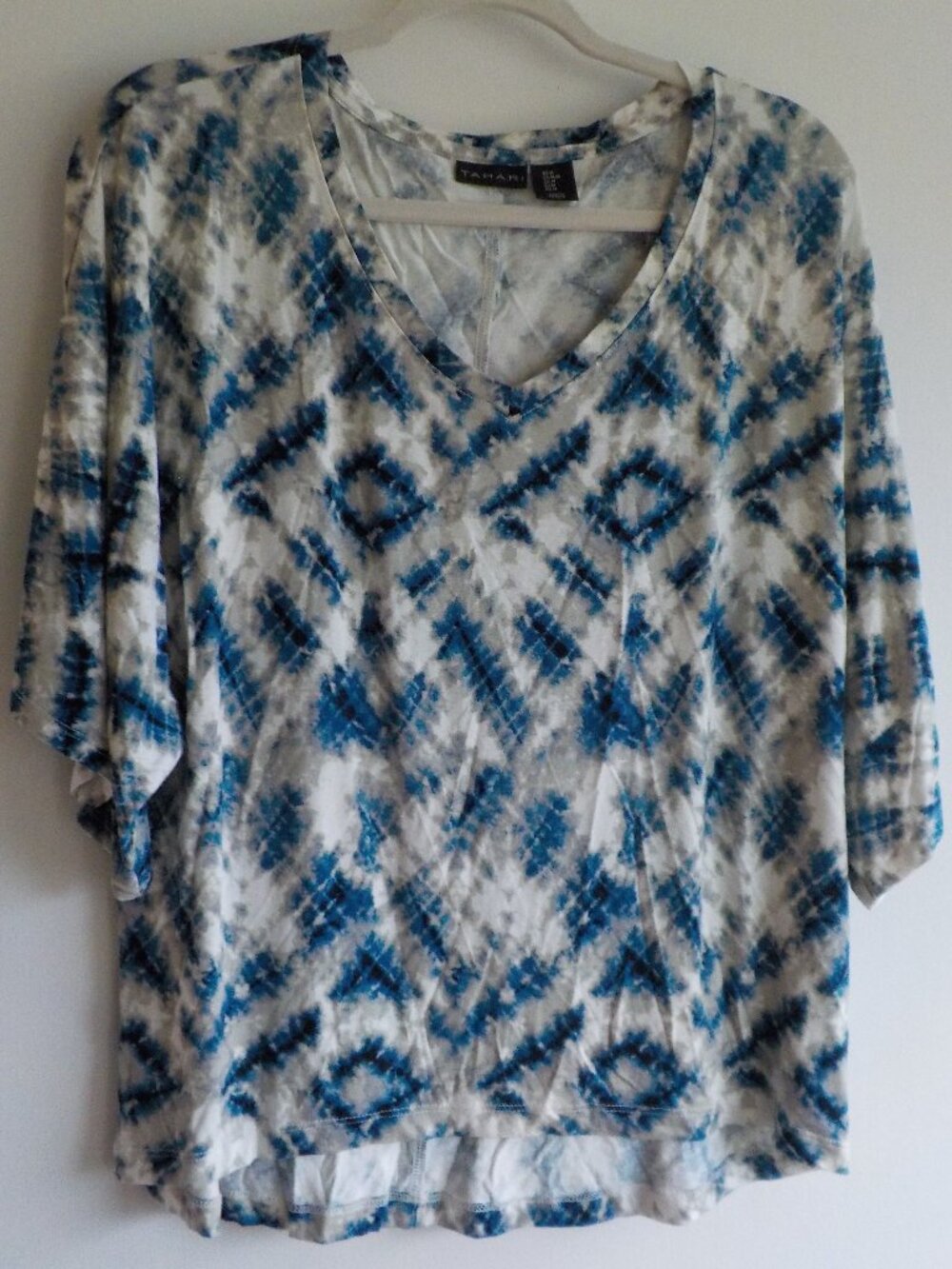 Tahari Tee Blouse - Medium - Multi Tie Dye Soft V-neck (2496)